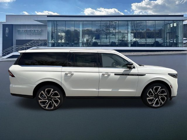 New 2027 Lincoln Navigator L Black Label AWD/4WD image 9