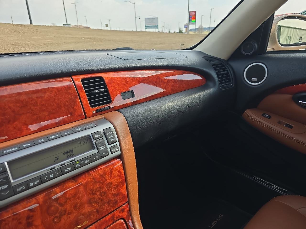 Used 2005 Lexus SC 430 Convertible image 30