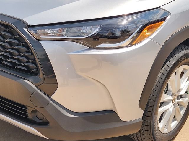 Used 2024 Toyota Corolla Cross LE w/ Moonroof Package FWD image 6
