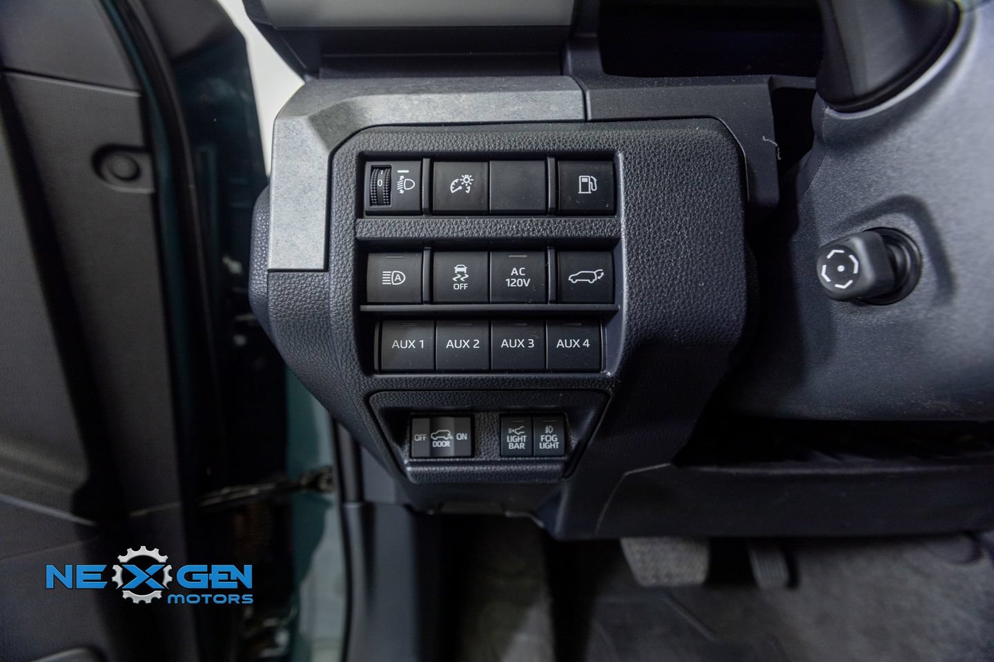 Used 2025 Toyota 4Runner Trailhunter AWD/4WD image 13