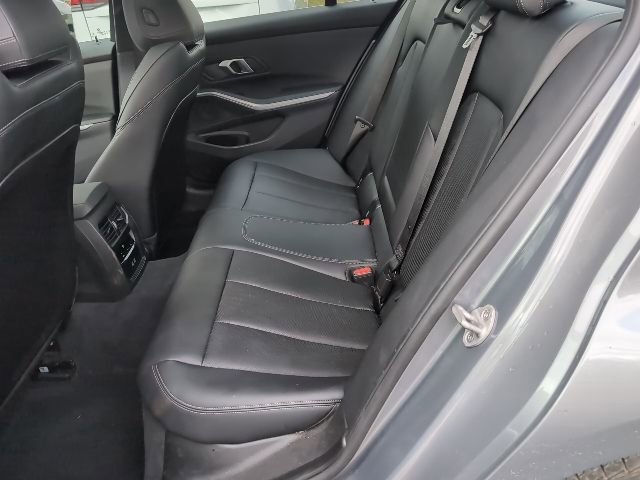 Used 2025 BMW 330i Sedan image 23