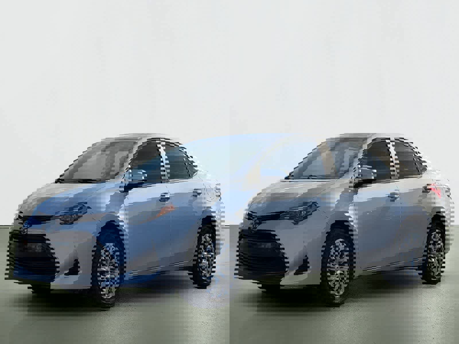 Used 2019 Toyota Corolla LE w/ Carpet Mat Package (TMS) FWD image 2