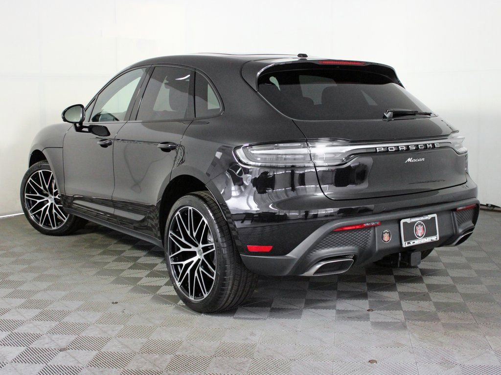 Certified 2025 Porsche Macan image 3