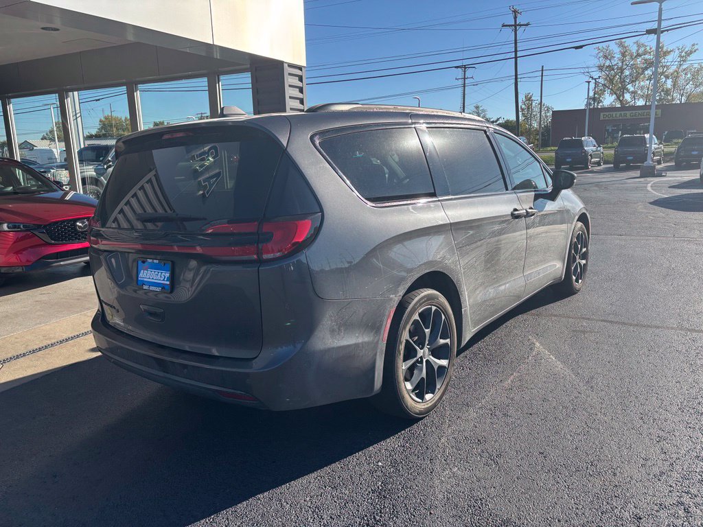 Used 2022 Chrysler Pacifica Touring-L w/ S Appearance Package AWD/4WD image 5