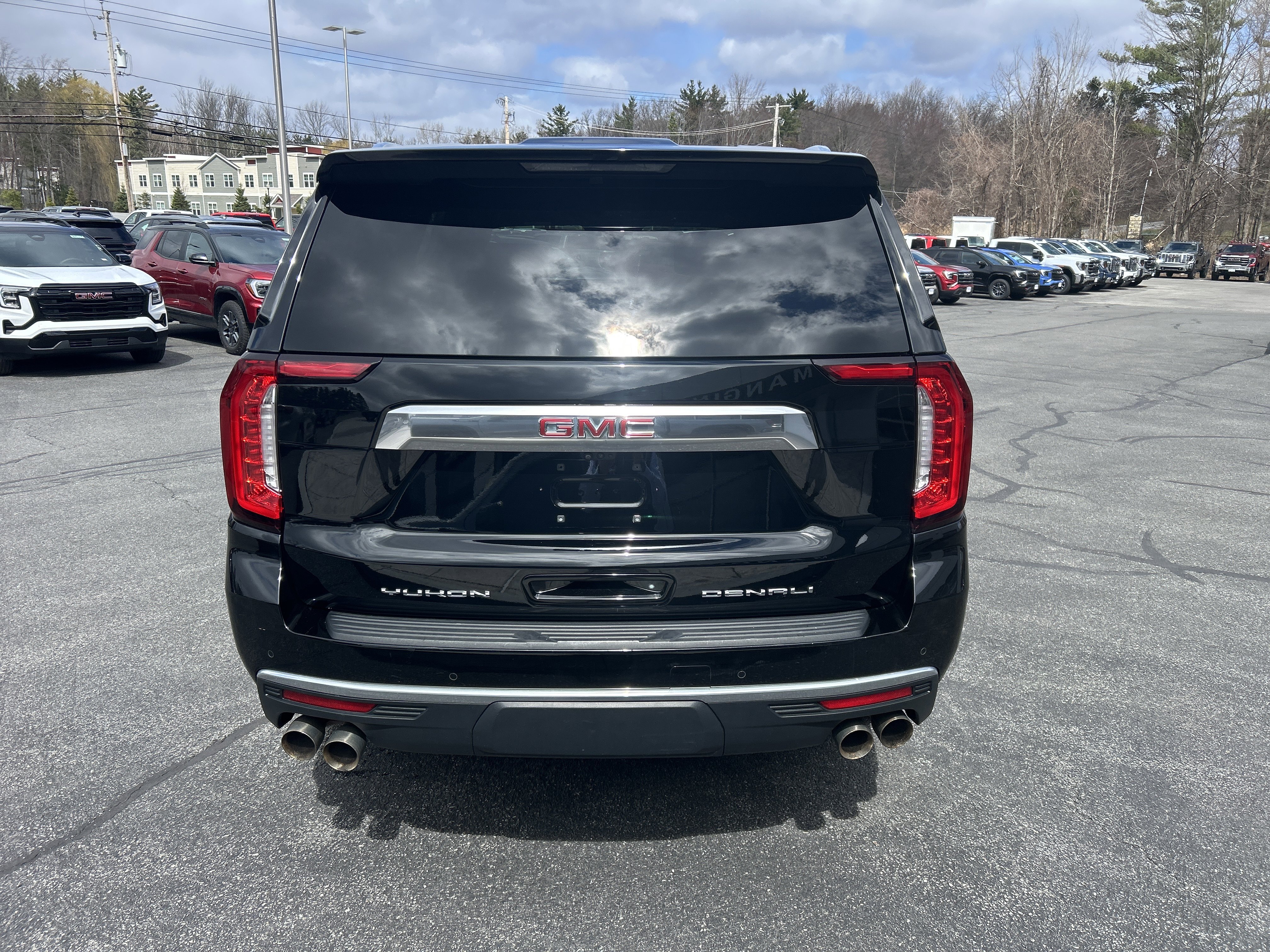 Used 2021 GMC Yukon Denali w/ Denali Premium Package image 7