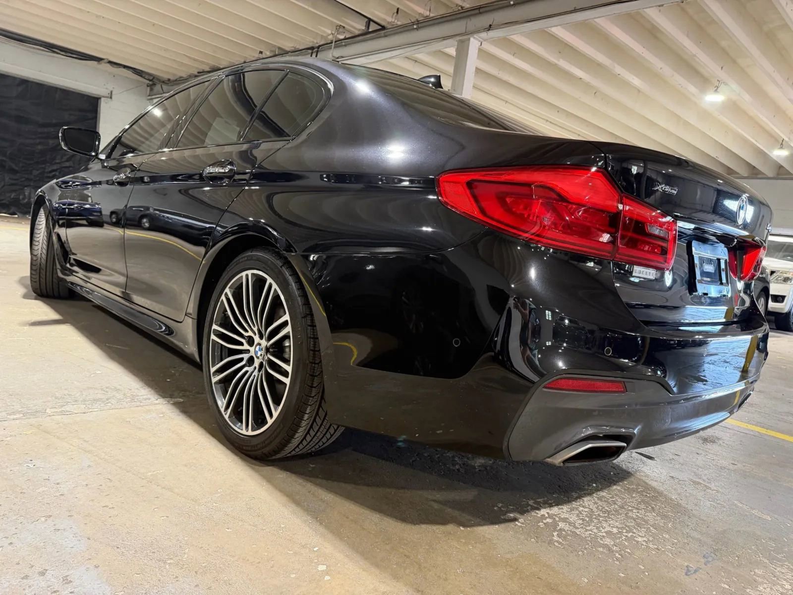 Used 2018 BMW 540i xDrive AWD/4WD image 3