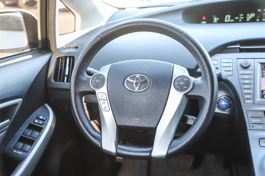 Used 2013 Toyota Prius Four w/ Deluxe Solar Roof Pkg FWD image 17