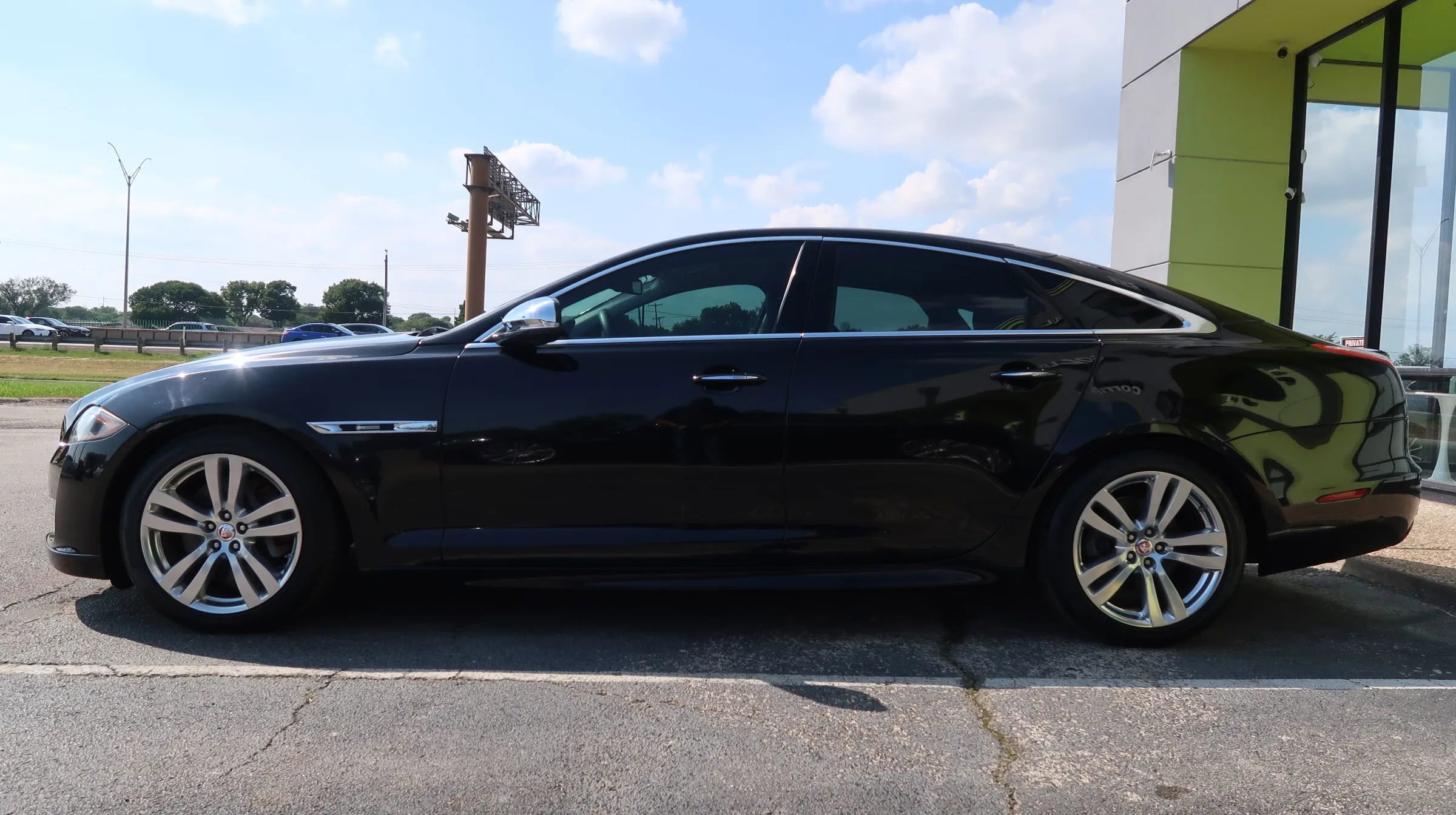 Used 2016 Jaguar XJ R-Sport RWD image 7