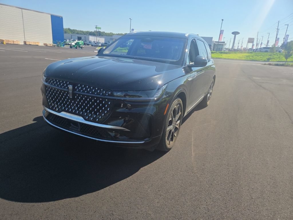 Used 2024 Lincoln Nautilus Reserve w/ Equipment Group 202A AWD/4WD image 2