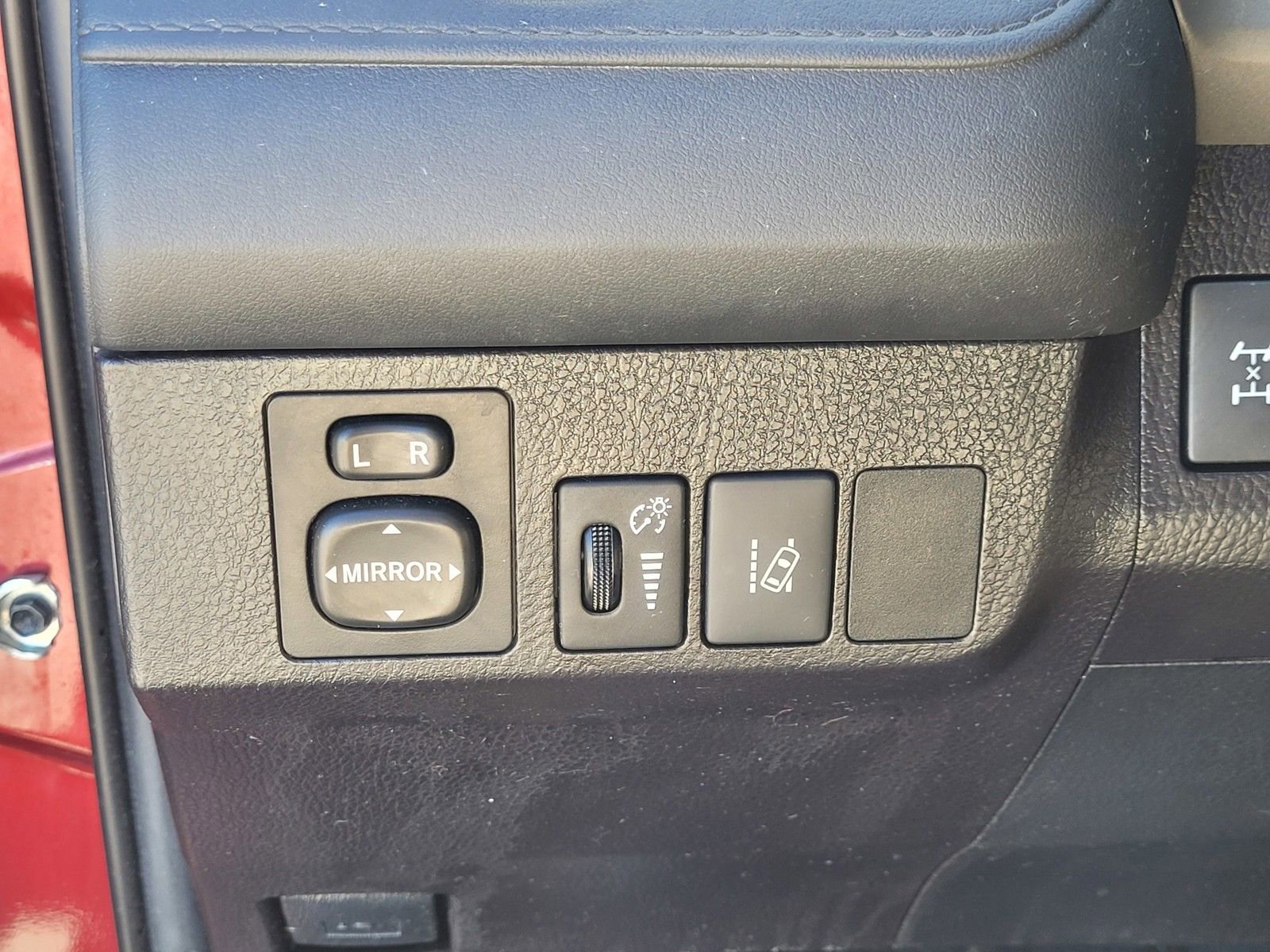 Used 2018 Toyota RAV4 LE w/ All Weather Liner Package AWD/4WD image 16