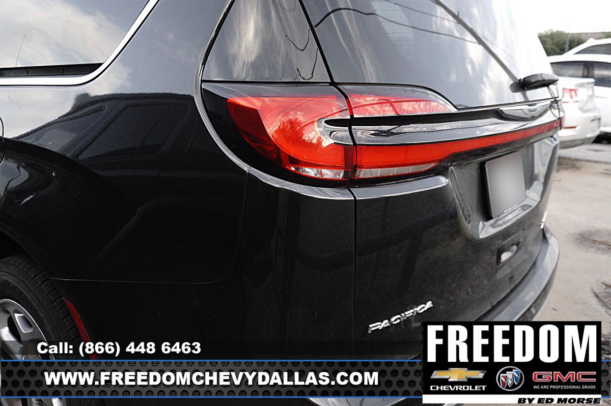 Used 2021 Chrysler Pacifica Limited w/ Uconnect Theater Family Group AWD/4WD image 9