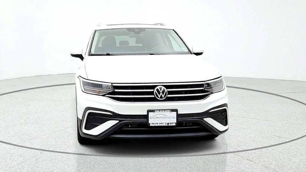 Used 2022 Volkswagen Tiguan SE w/ Panoramic Sunroof Package AWD/4WD image 2