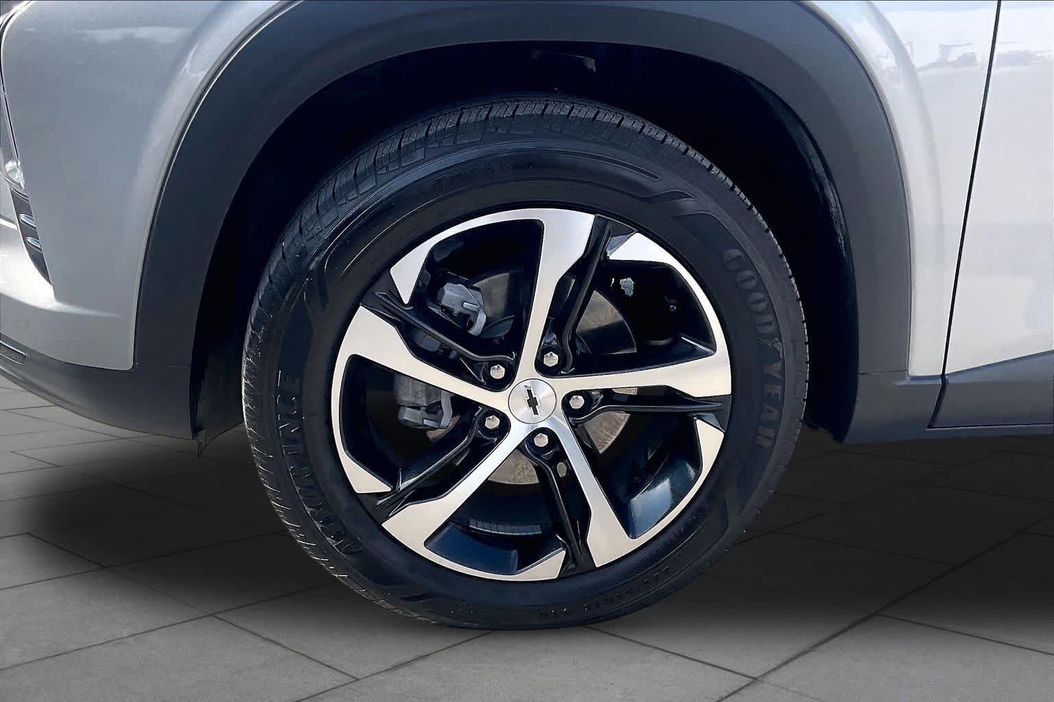 Used 2026 Chevrolet Trax RS w/ Sunroof Package FWD image 11