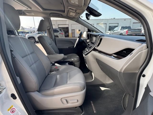 Used 2018 Toyota Sienna XLE Premium FWD image 20