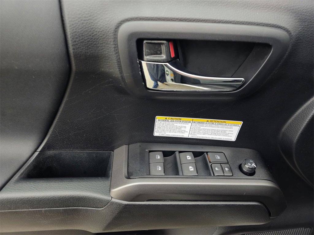 Used 2020 Toyota Tacoma TRD Off-Road image 17