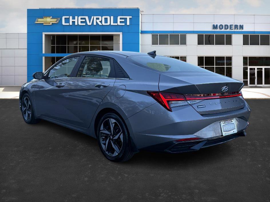 Used 2023 Hyundai Elantra Limited image 3