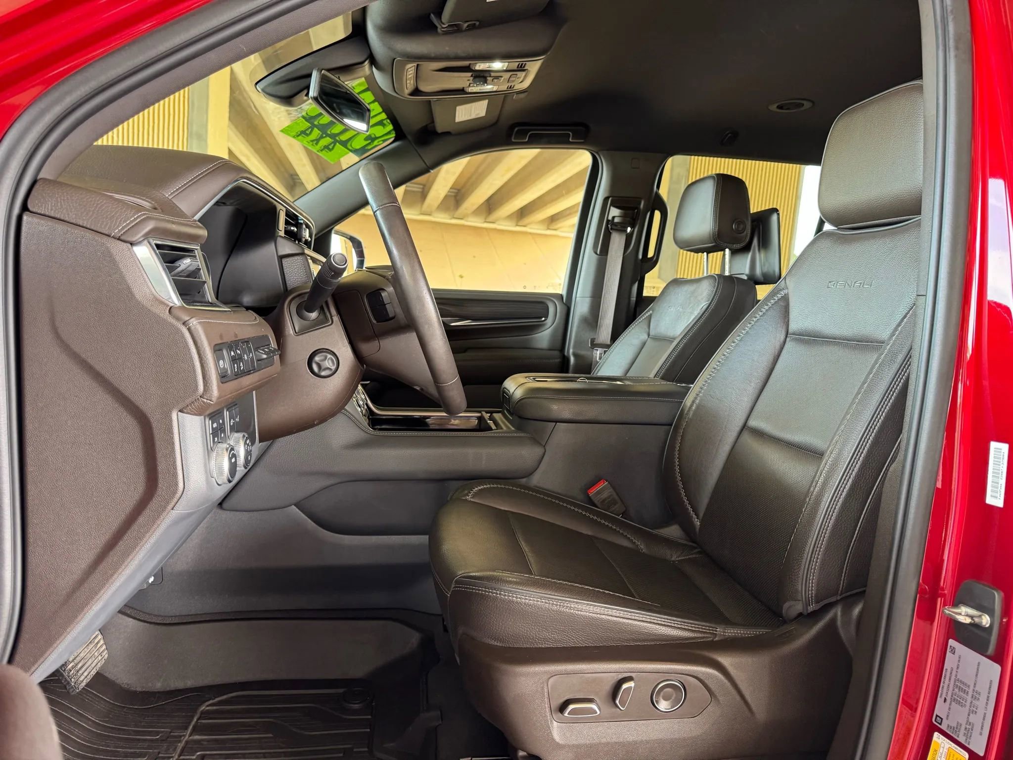 Used 2021 GMC Yukon Denali image 13