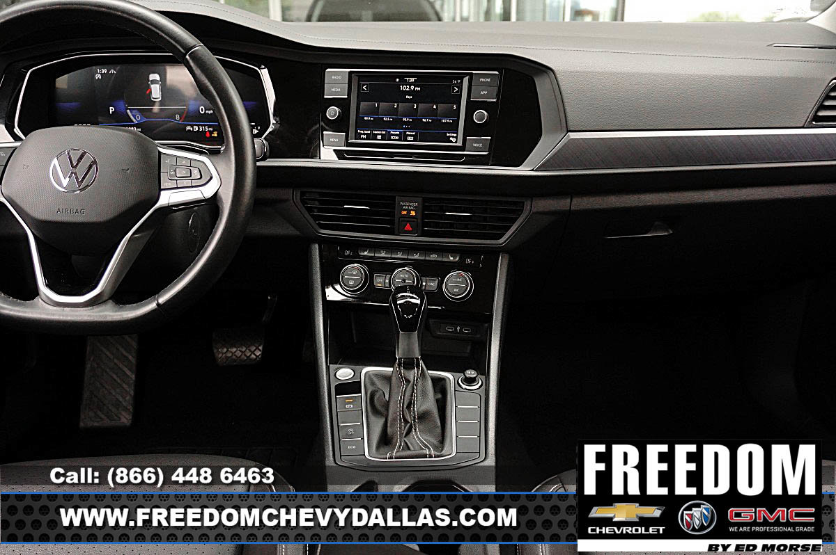Used 2024 Volkswagen Jetta SE FWD image 15