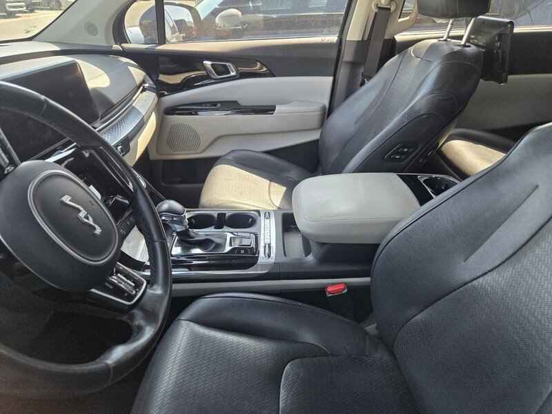 Certified 2022 Kia Carnival SX Prestige FWD image 3