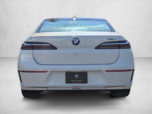 Certified 2025 BMW i7 eDrive50 w/ Premium Package RWD image 5
