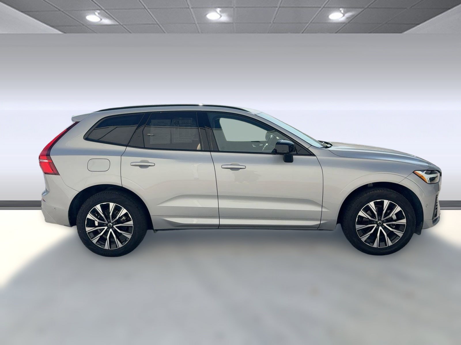 Certified 2025 Volvo XC60 B5 Plus image 8