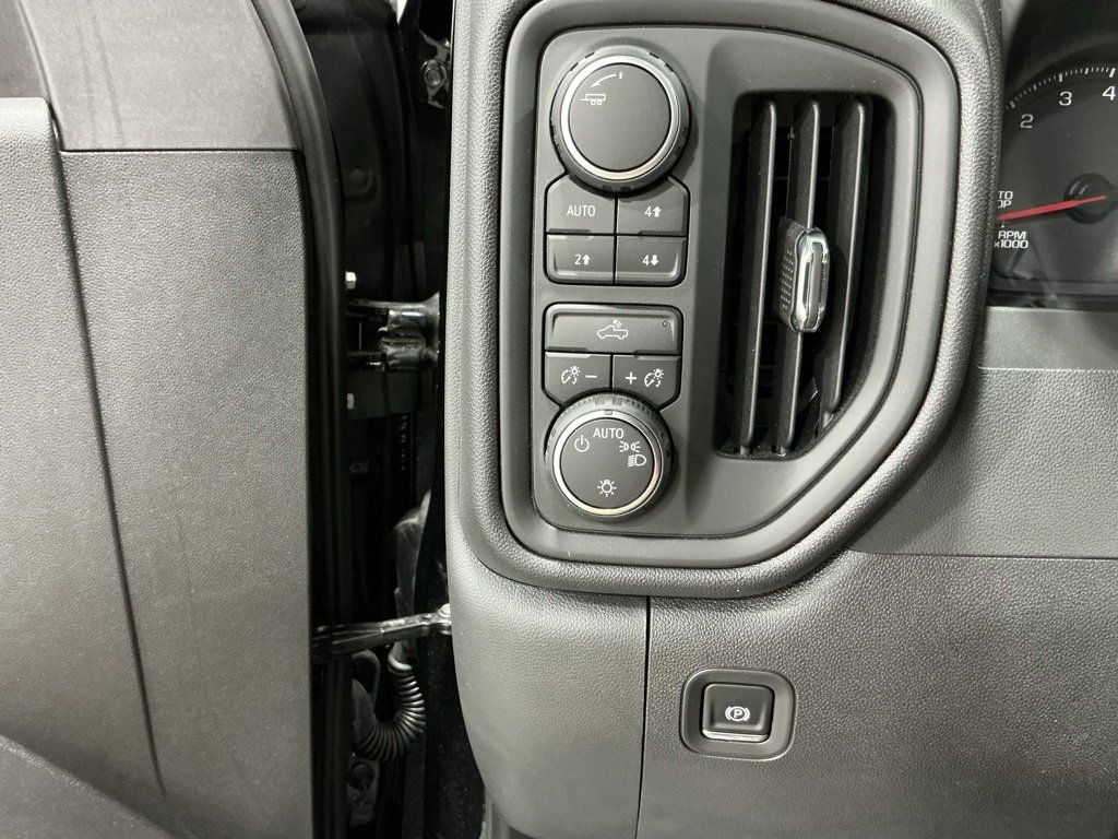 Used 2025 Chevrolet Silverado 1500 Custom Trail Boss w/ Dark Appearance Package image 20