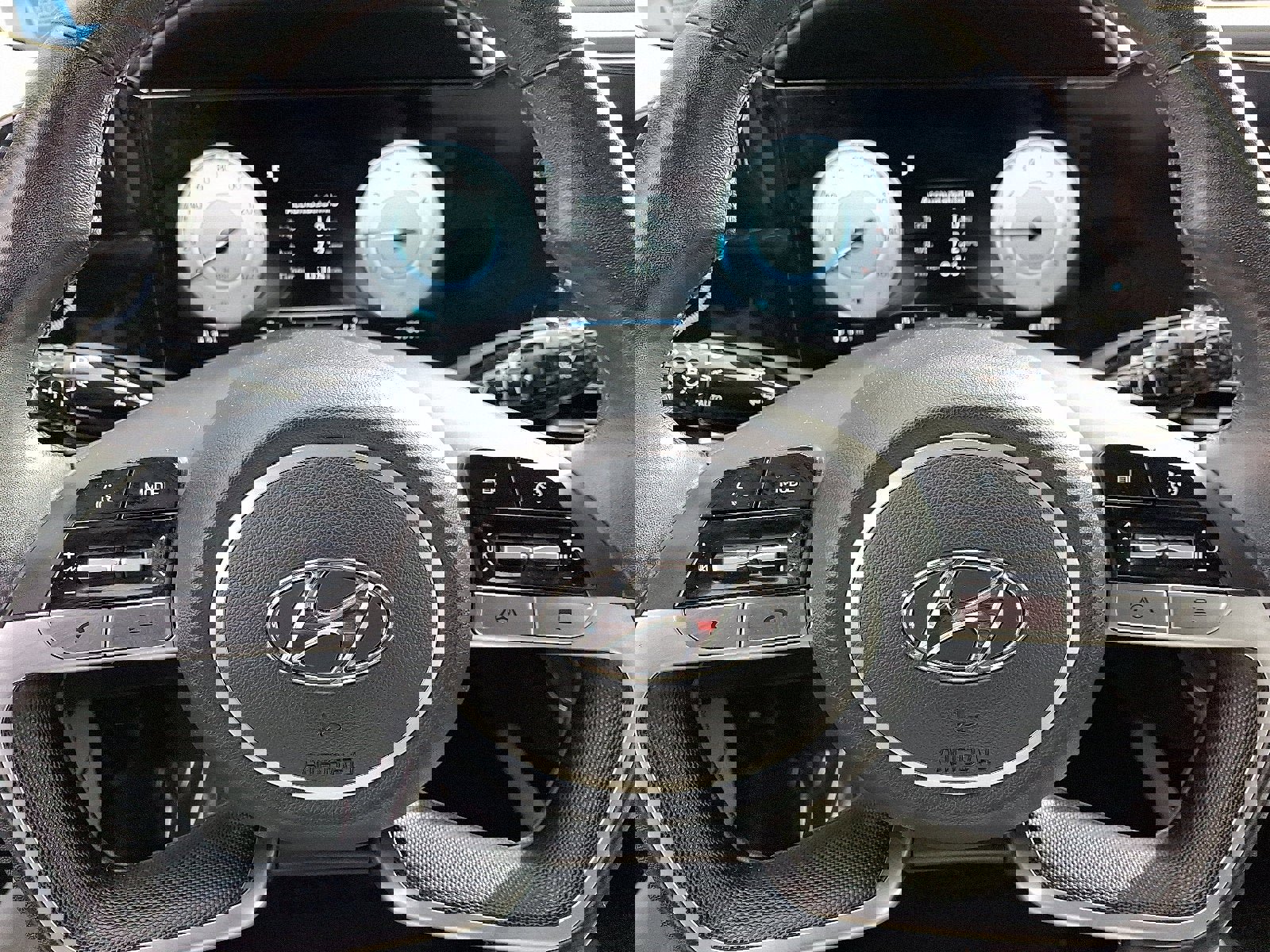 Used 2023 Hyundai Elantra Limited image 21