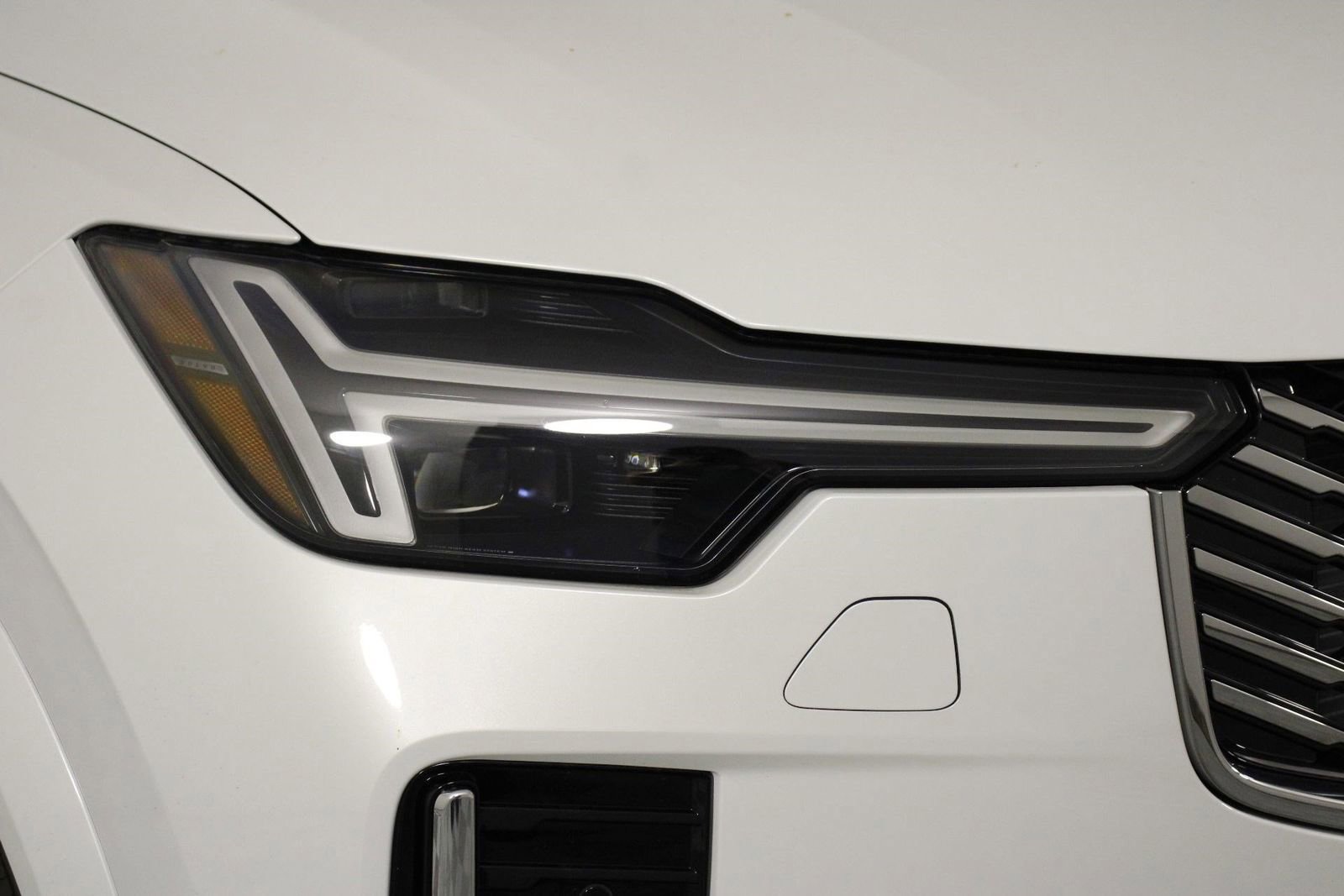 New 2026 Volvo XC90 T8 Plus w/ Protection Package Premier image 14