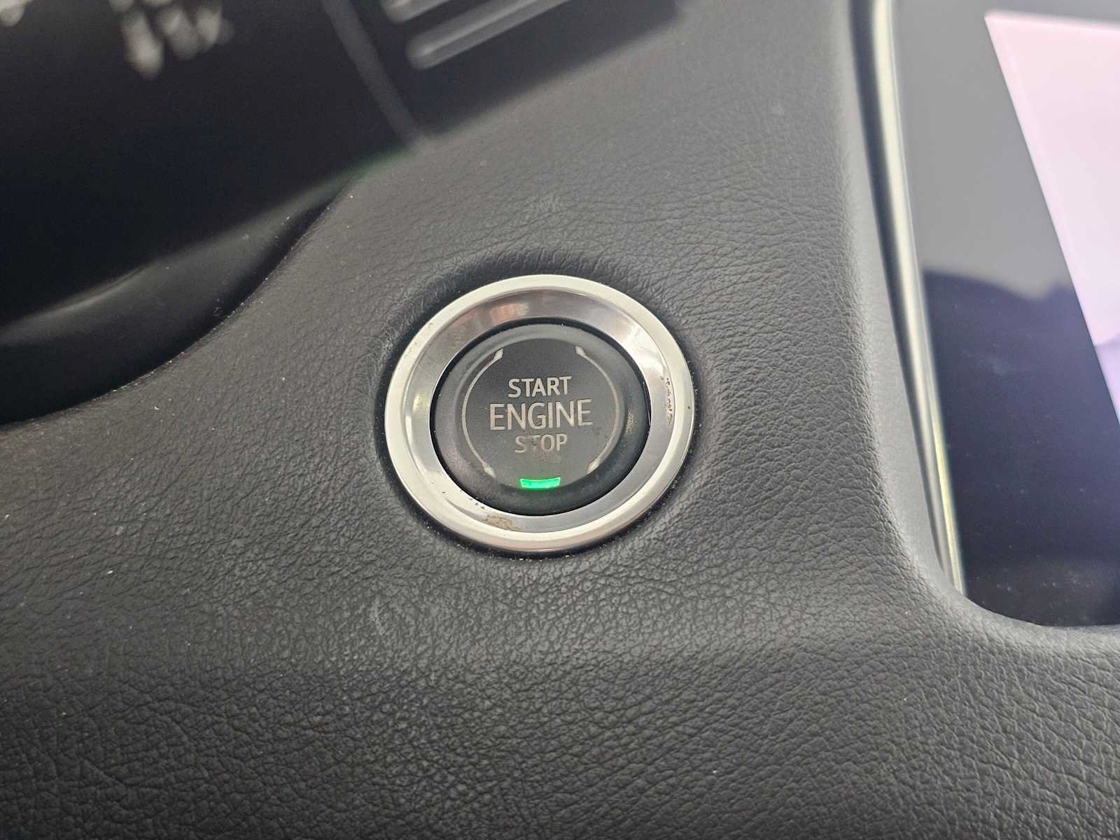 Used 2023 Cadillac XT4 Premium Luxury FWD image 30
