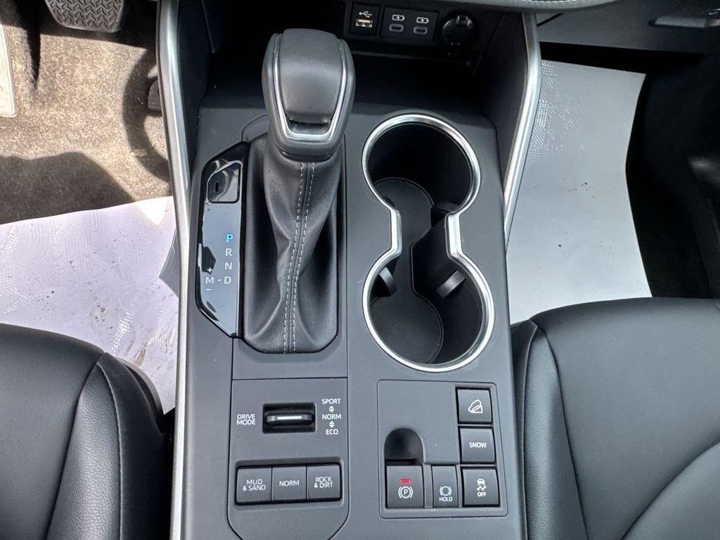 Used 2025 Toyota Highlander XLE AWD/4WD image 26