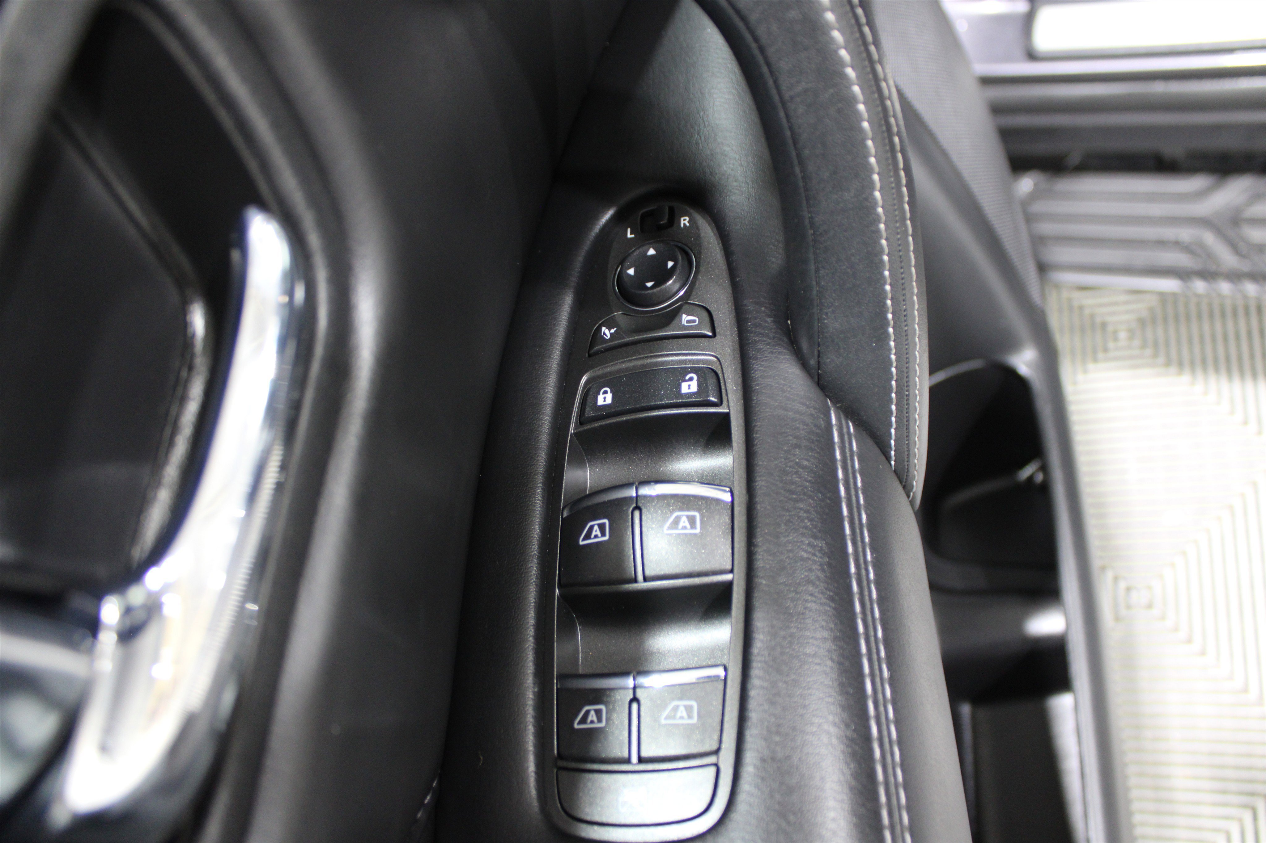 Used 2024 INFINITI QX80 Luxe image 7