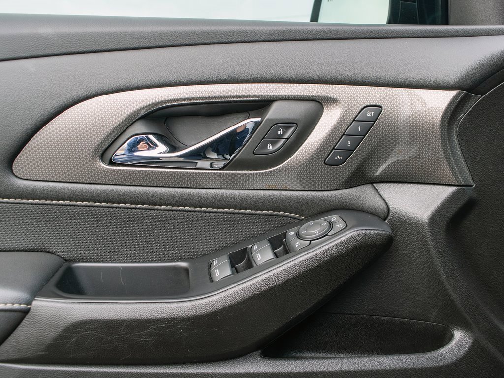 Used 2023 Chevrolet Traverse Premier w/ Redline Edition image 27