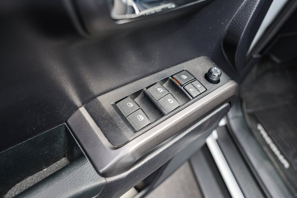 Used 2020 Toyota Tacoma TRD Sport w/ Technology Package AWD/4WD image 9