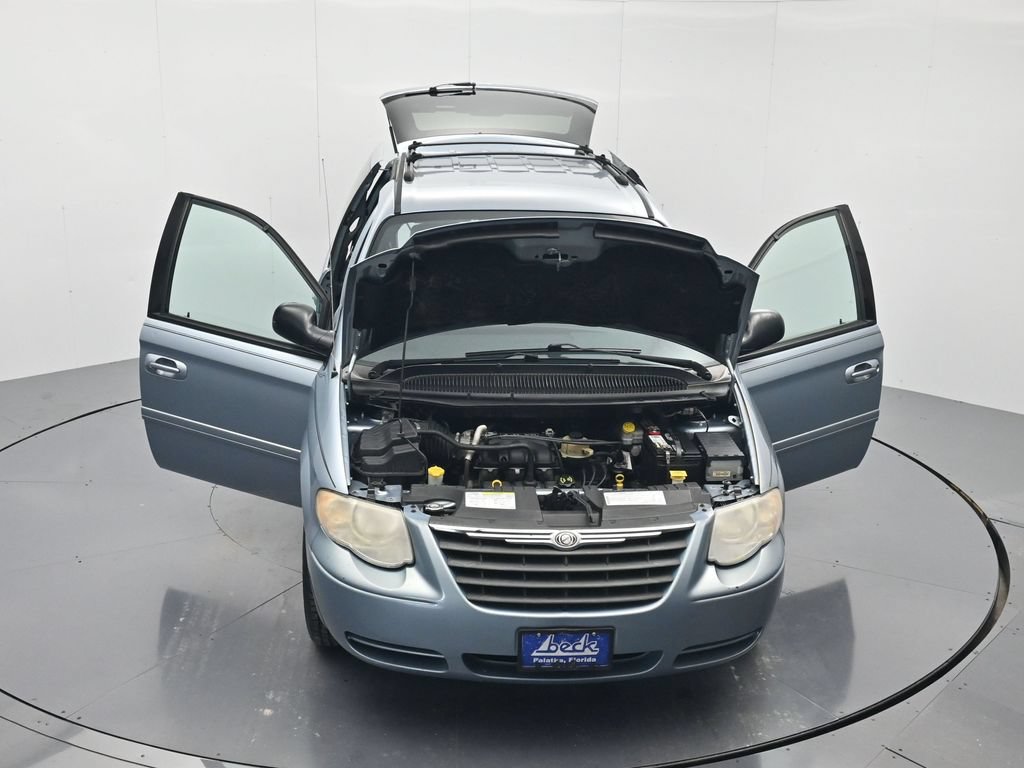 Used 2005 Chrysler Town & Country LX w/ Popular Equipment Group II FWD image 42