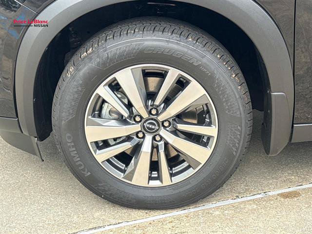 New 2026 Nissan Pathfinder SL FWD image 4