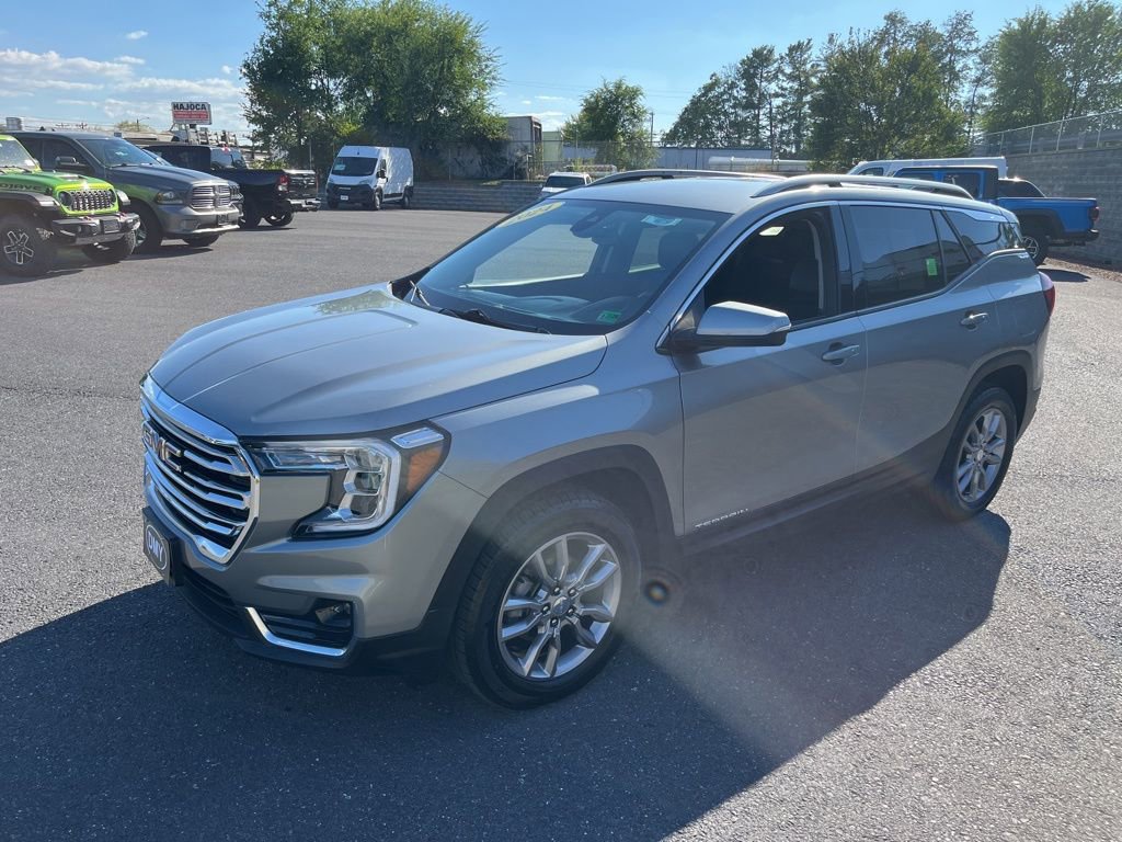 Used 2024 GMC Terrain SLT image 8