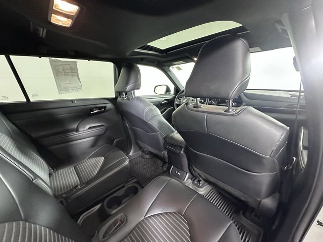 Used 2021 Toyota Highlander XSE image 14