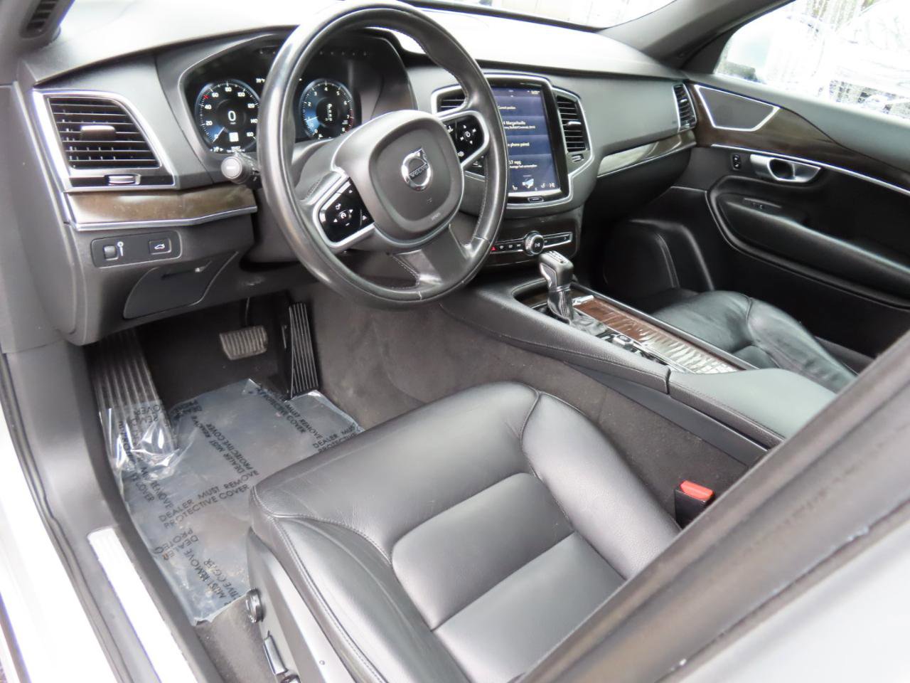 Used 2018 Volvo XC90 T6 Momentum w/ Convenience Package AWD/4WD image 7