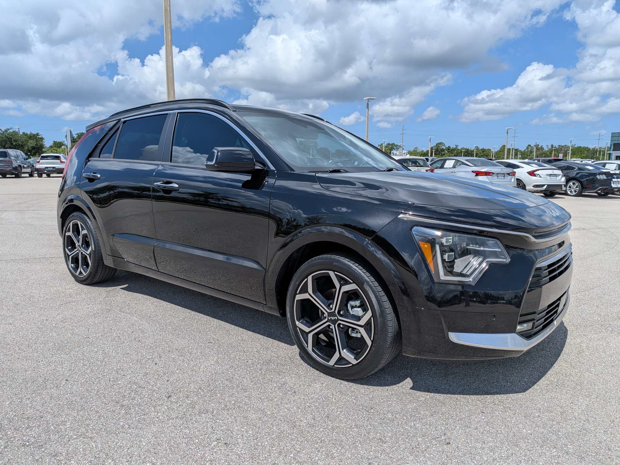 Certified 2024 Kia Niro SX Touring FWD image 2
