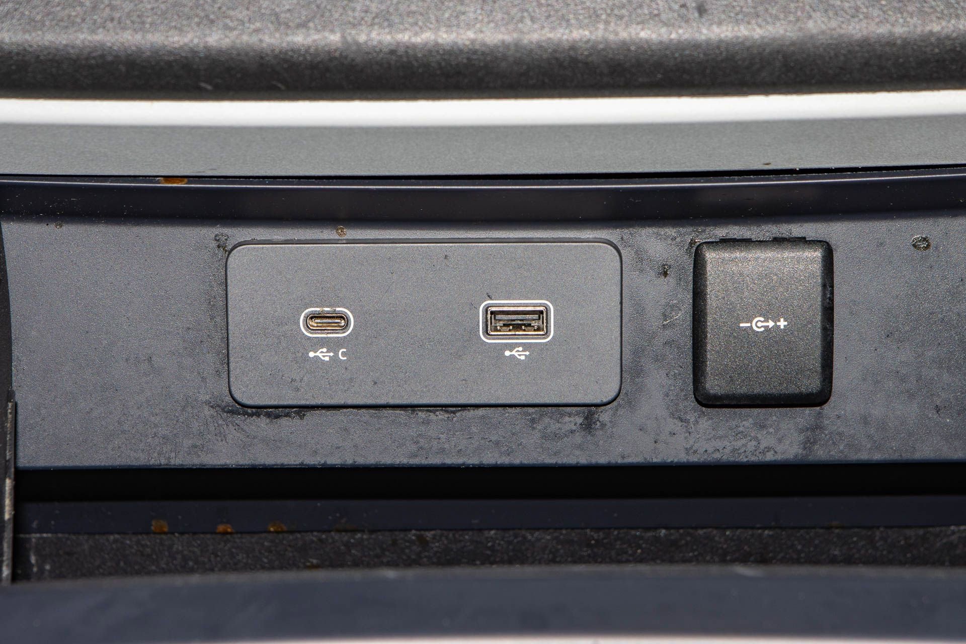 Used 2022 Land Rover Defender 110 SE image 24