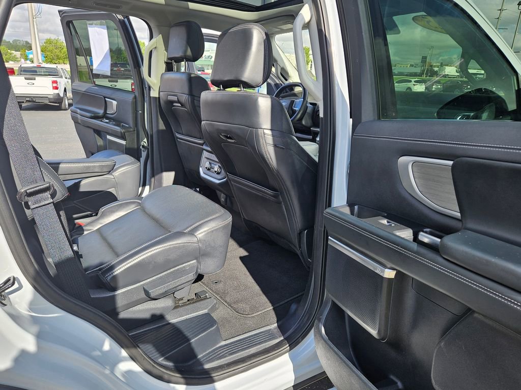Used 2025 Ford Expedition Platinum AWD/4WD image 24