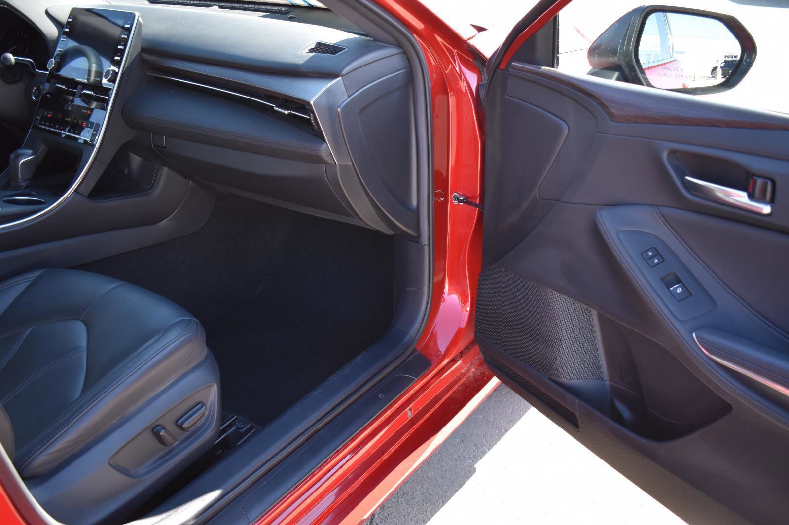 Used 2021 Toyota Avalon XLE image 14