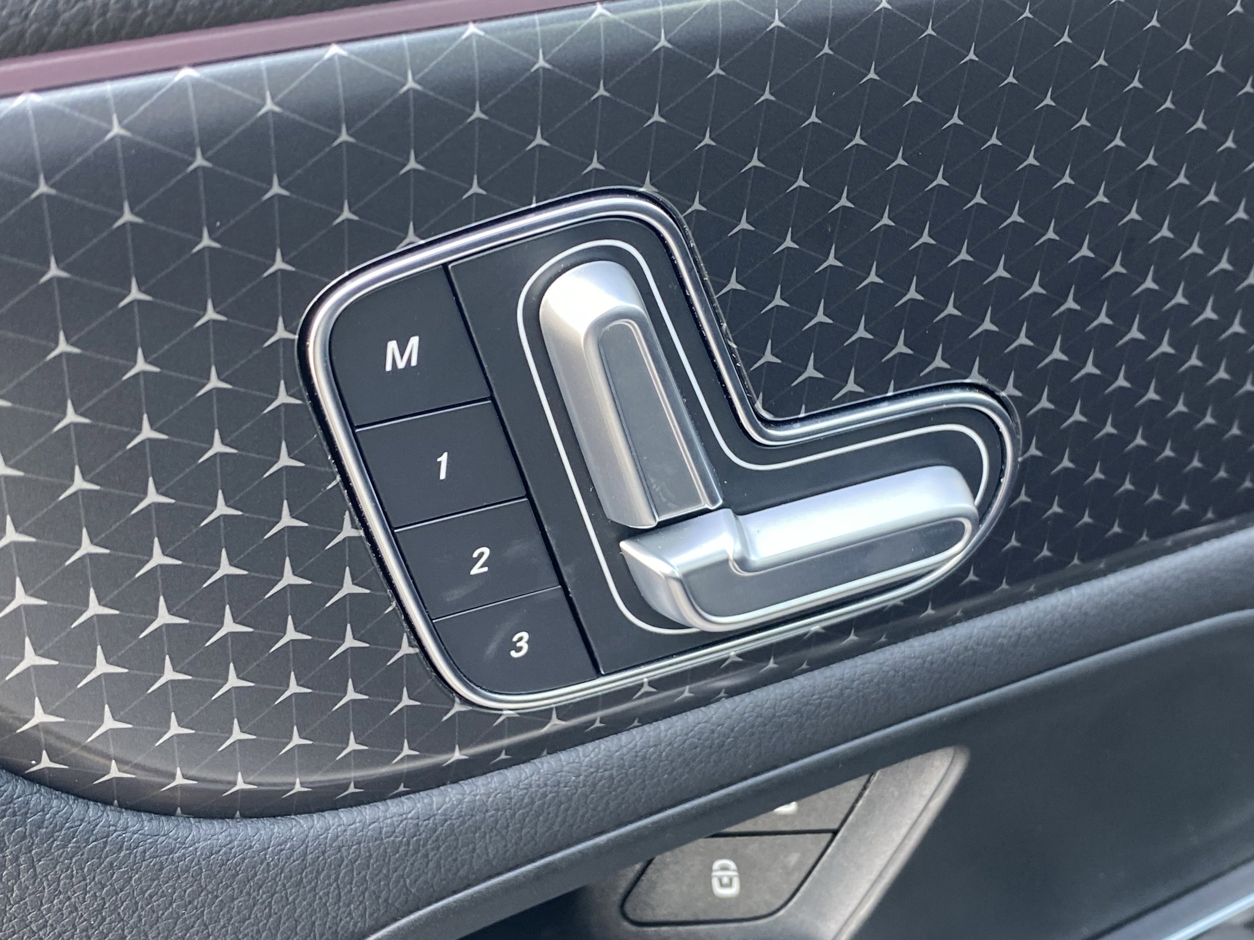 Used 2025 Mercedes-Benz GLA 250 4MATIC image 16