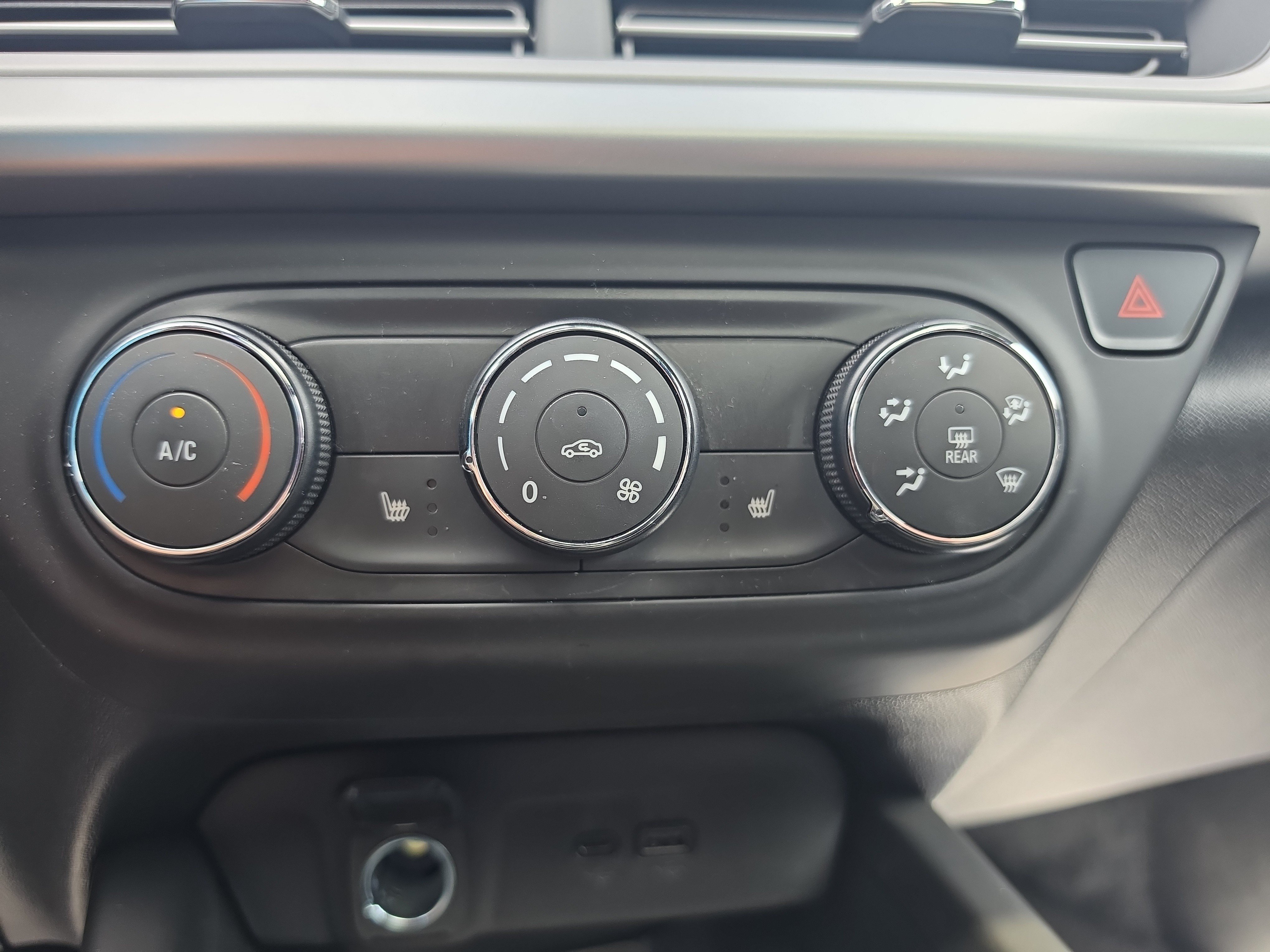 Used 2026 Chevrolet Trax RS w/ Sunroof Package FWD image 29