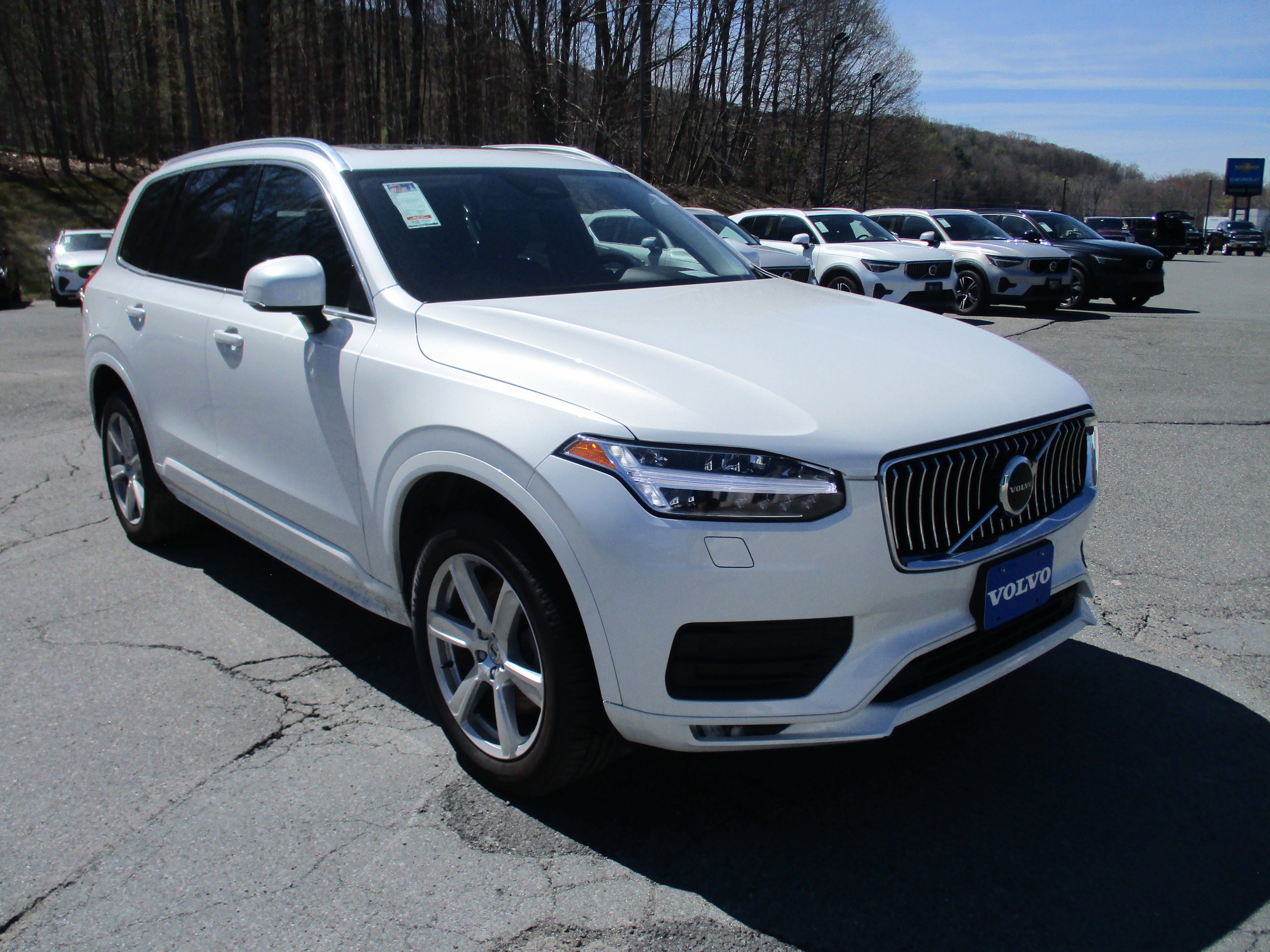 Certified 2023 Volvo XC90 B5 Core w/ Climate Package AWD/4WD image 3