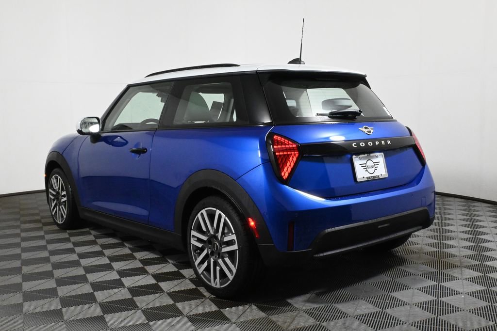 Used 2025 MINI Cooper 2-Door Hardtop image 5