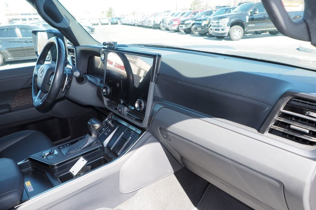 Used 2024 Lexus GX 550 w/ Accessory Package (2T) image 21