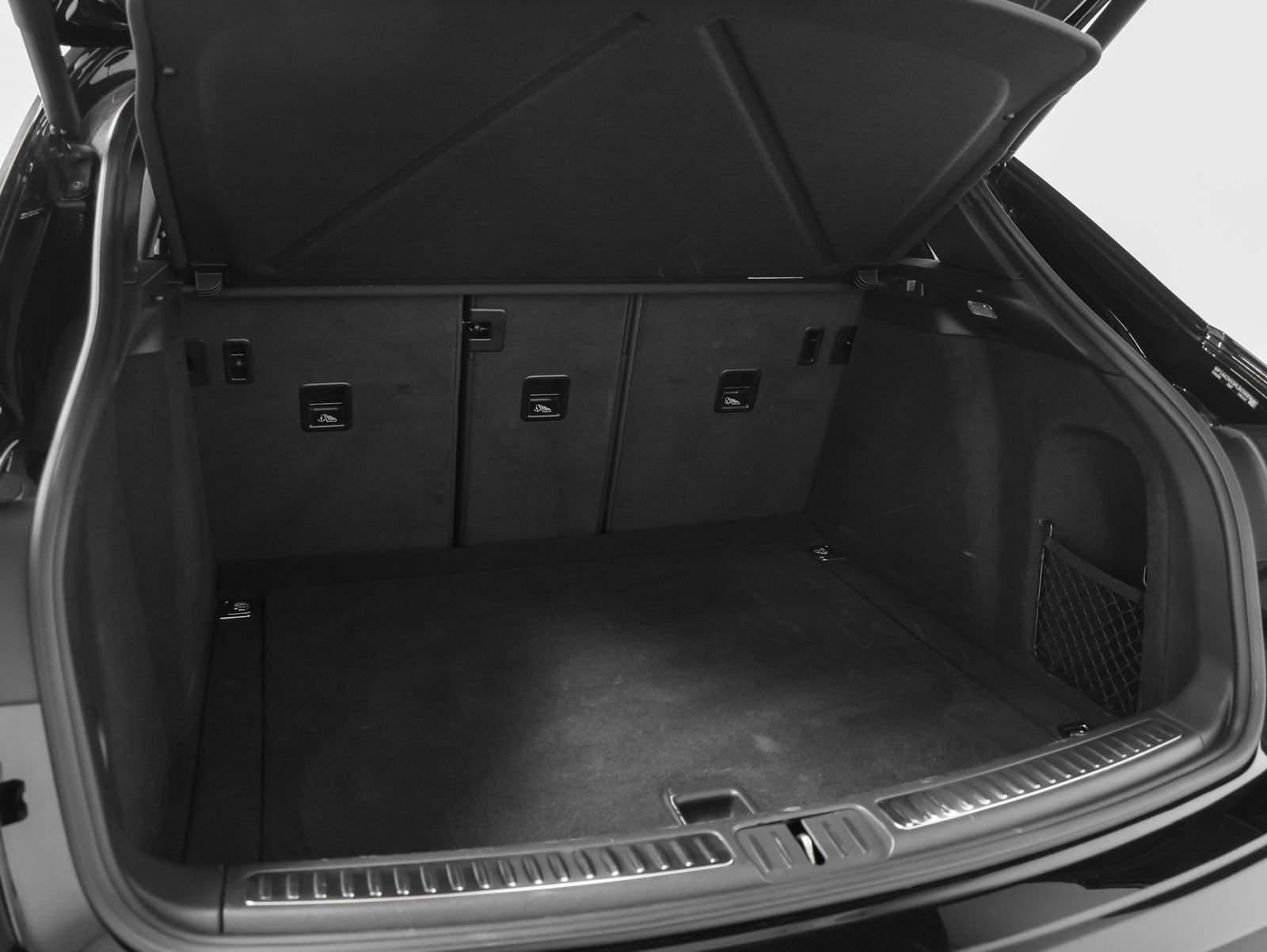 Certified 2023 Porsche Macan image 18