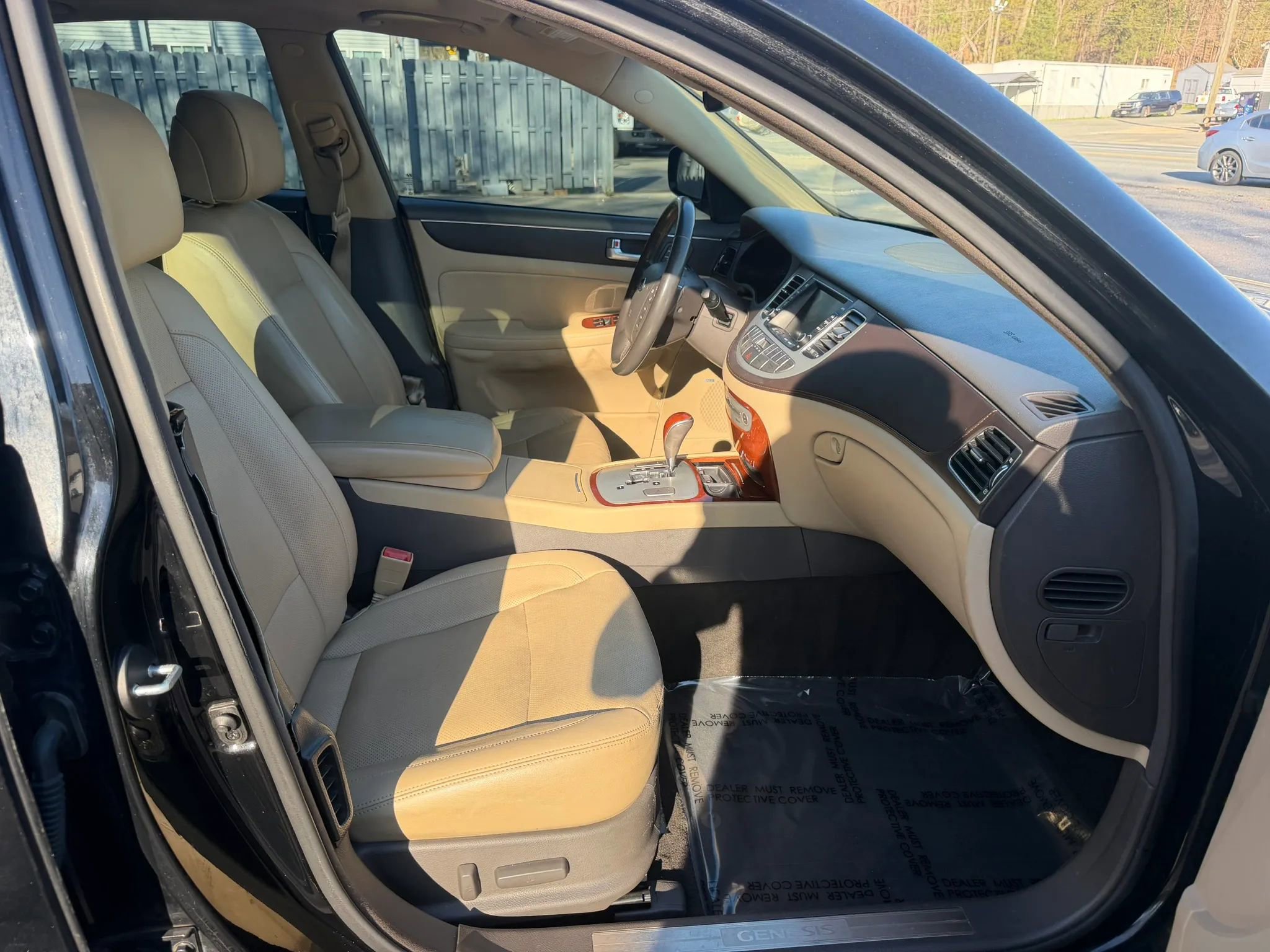 Used 2012 Hyundai Genesis 3.8 w/ Premium Pkg image 16