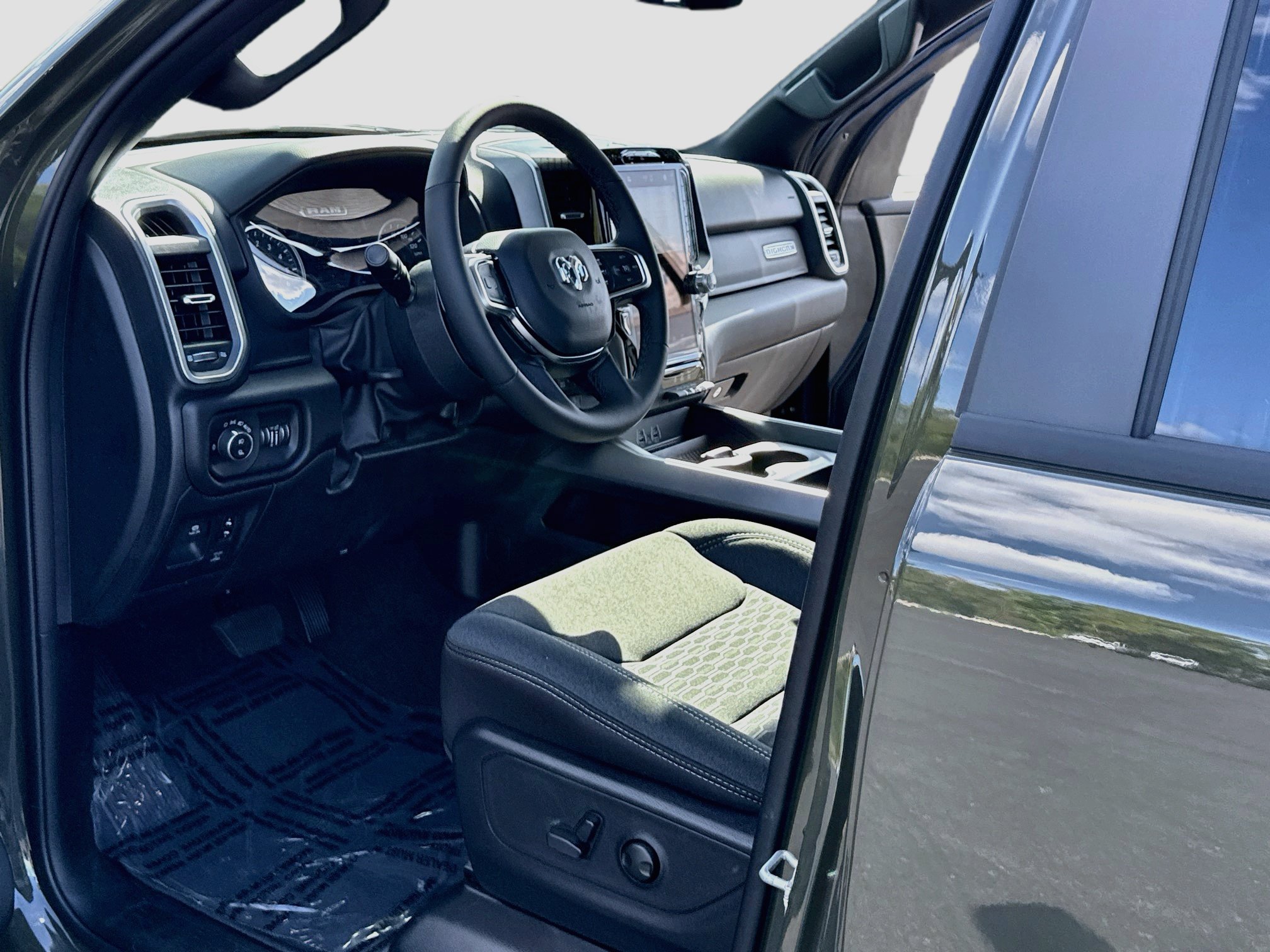 New 2026 RAM 1500 Big Horn AWD/4WD image 4